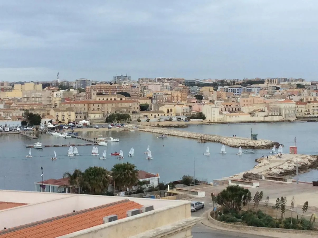 B&B Ortigia Sea View シラクーサ 3*,  イタリア